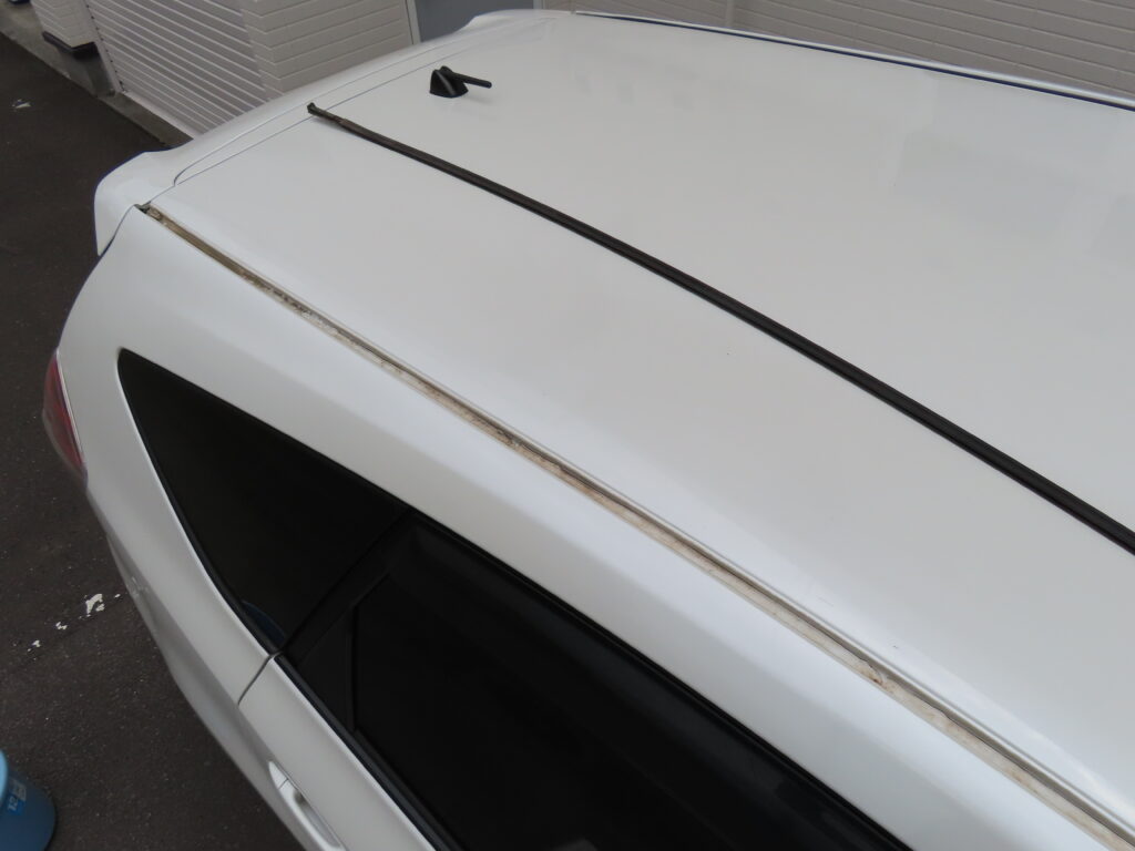 車屋根のモール