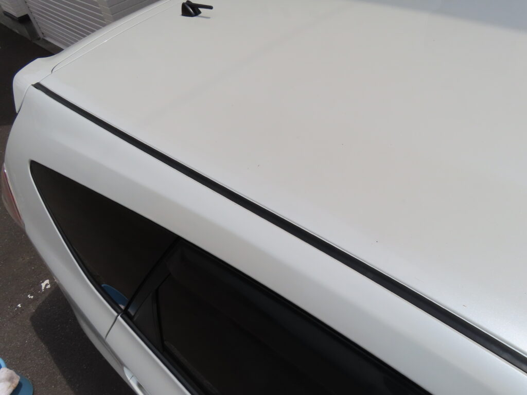 車屋根のモール