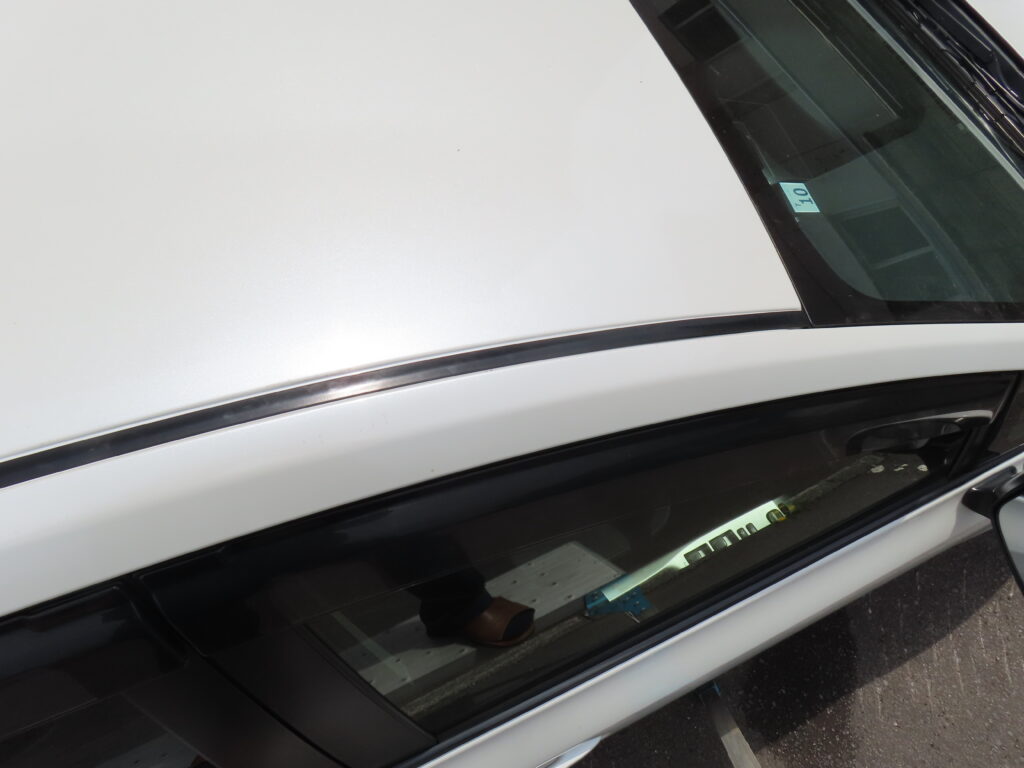車屋根のモール