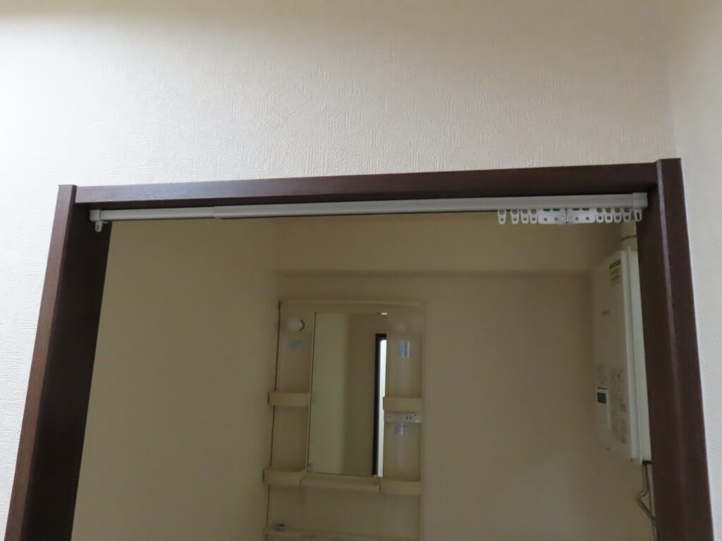 カーテンレール取付け