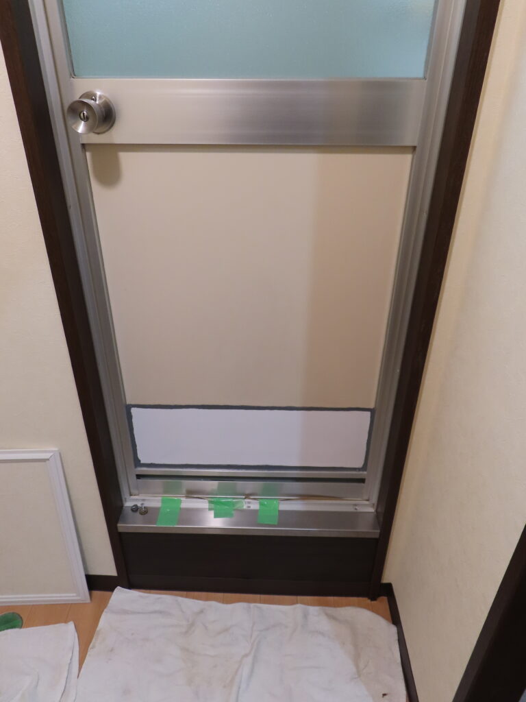 浴室ドア塩ビ板貼り付け