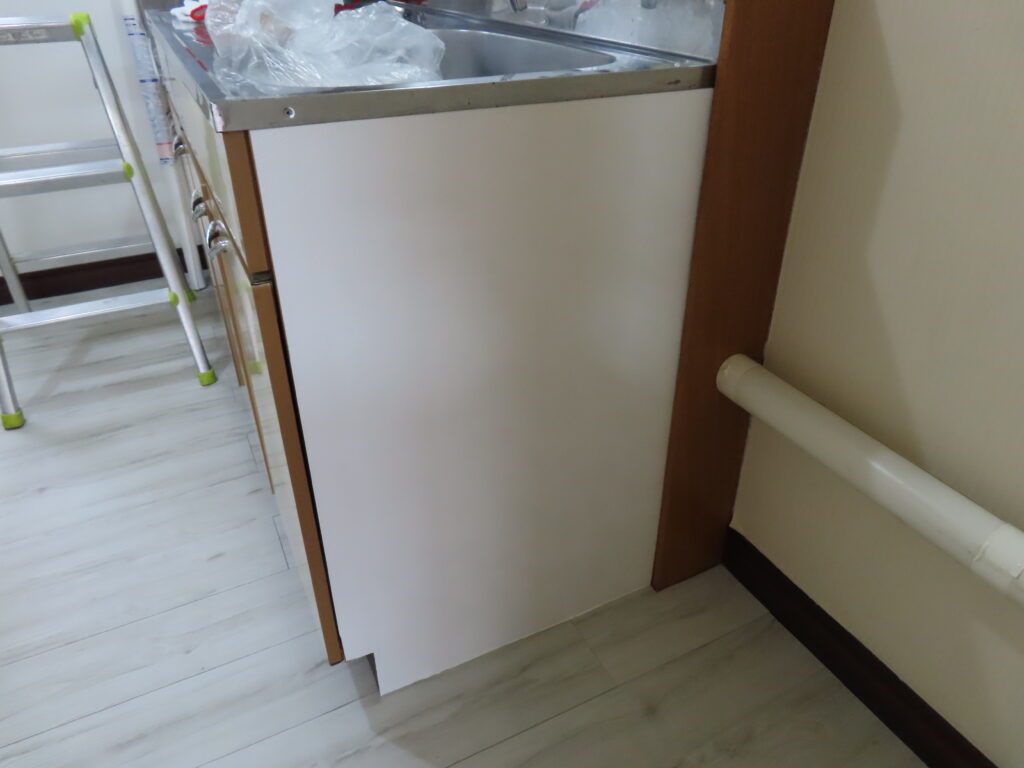 キッチン横クロス貼り