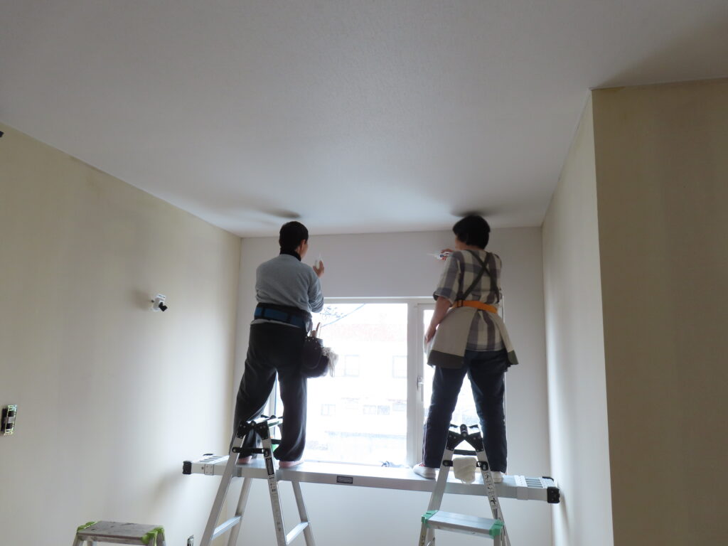 天井クロス貼り