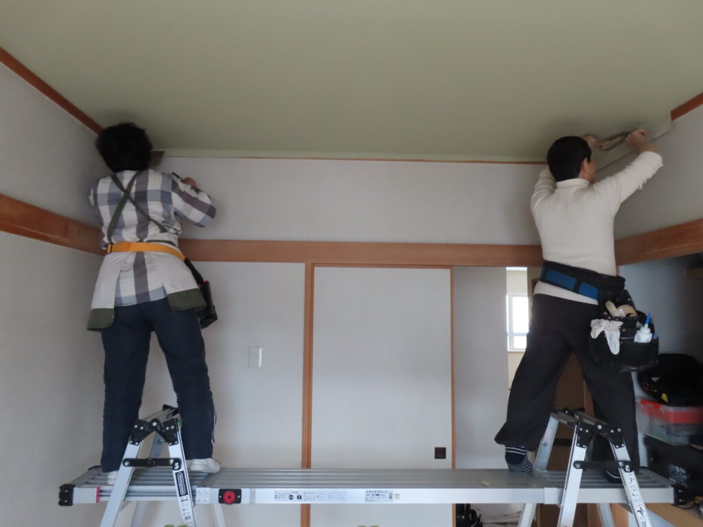 和室天井クロス貼り
