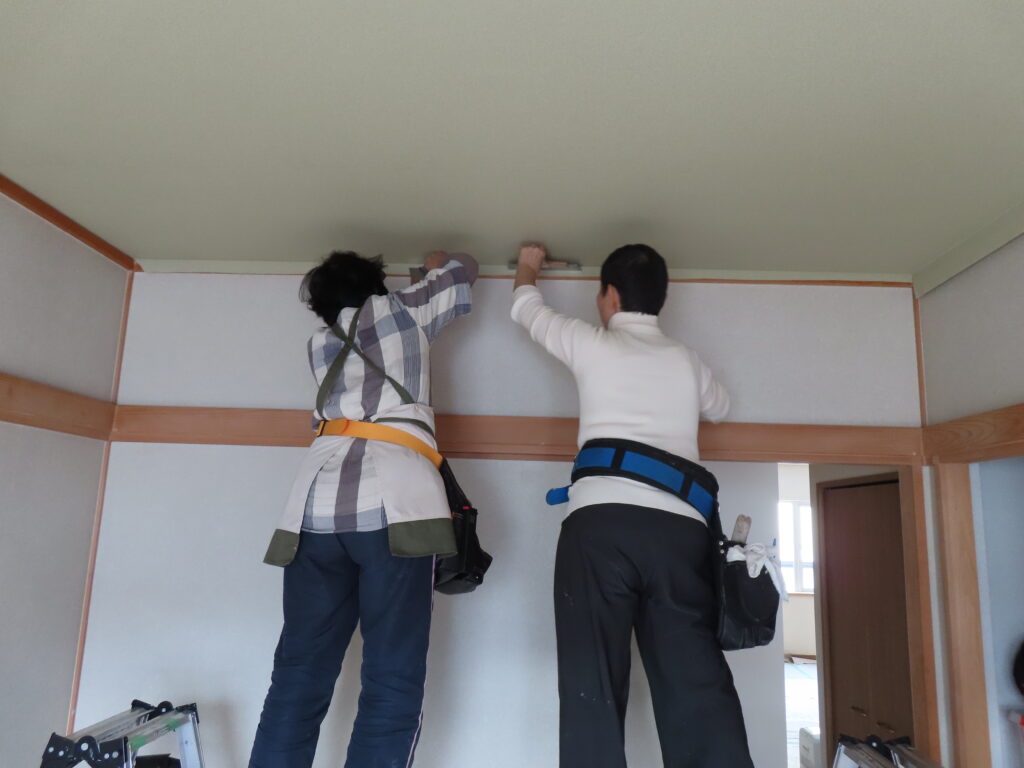 和室天井クロス貼り