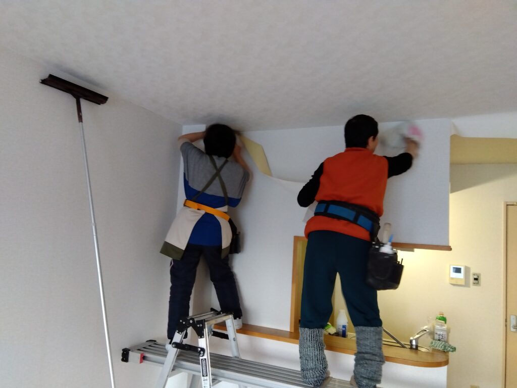 天井クロス貼り