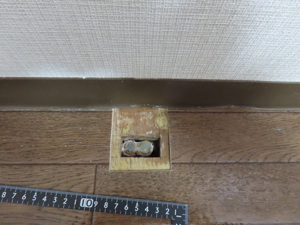 床の穴ふさぎ