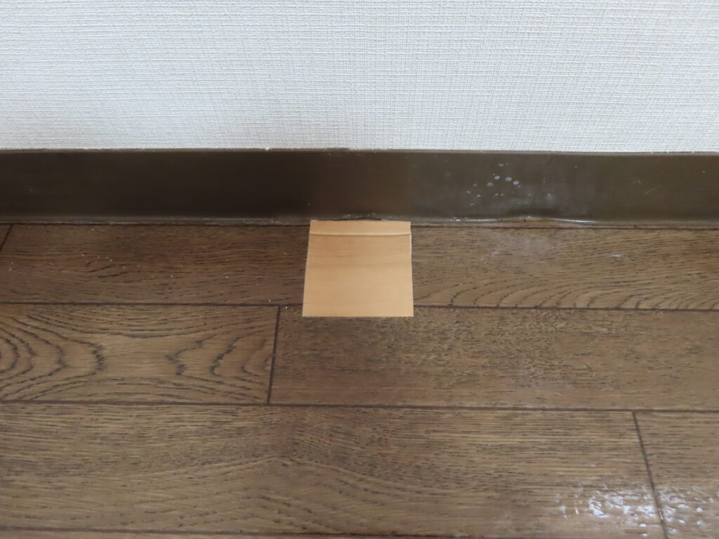 床の穴補修