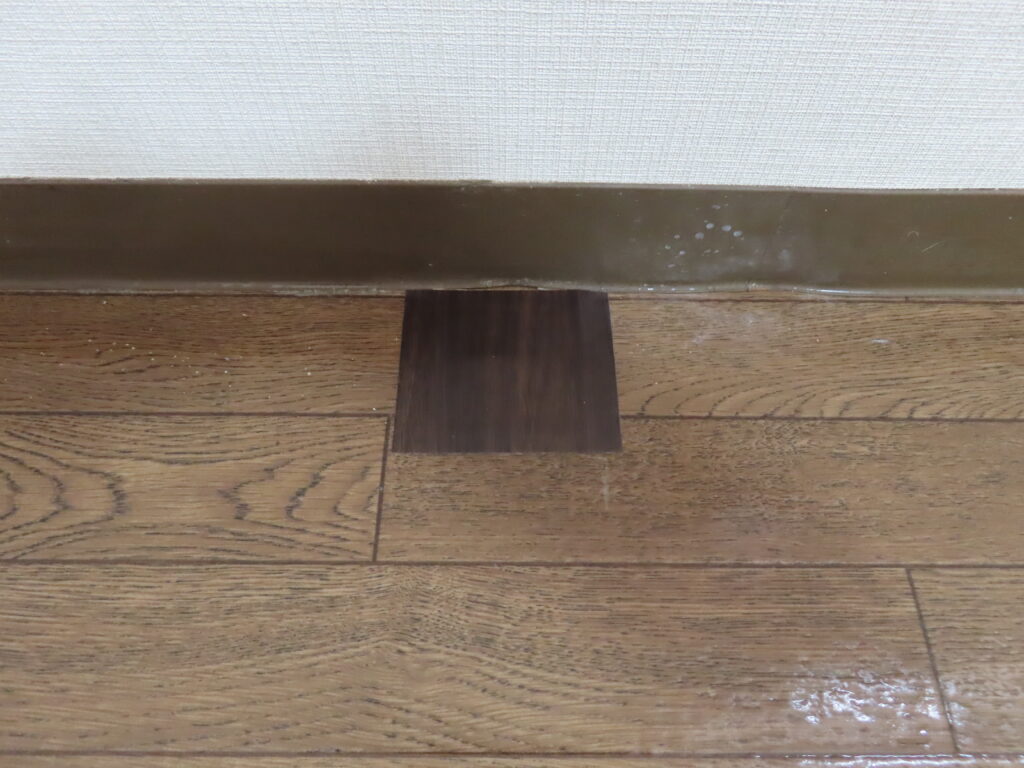 床の穴補修