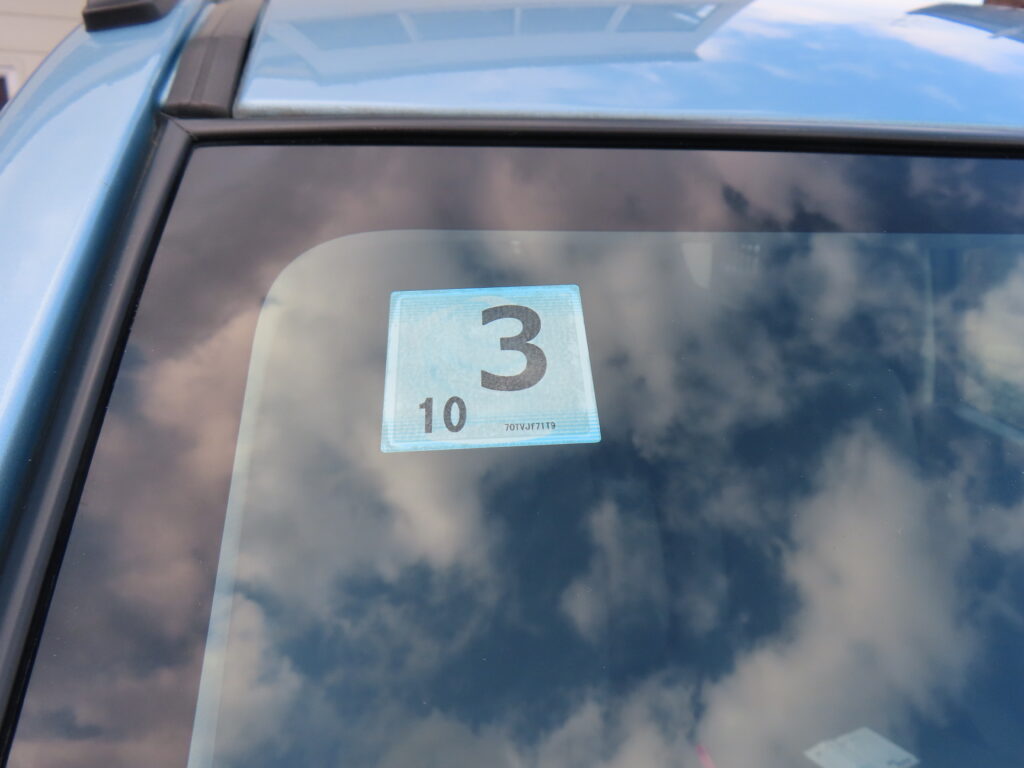 車検ステッカー