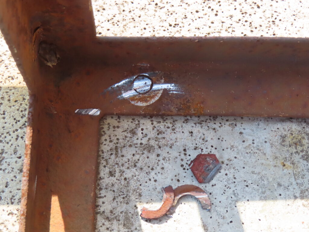 灯油タンク架台撤去