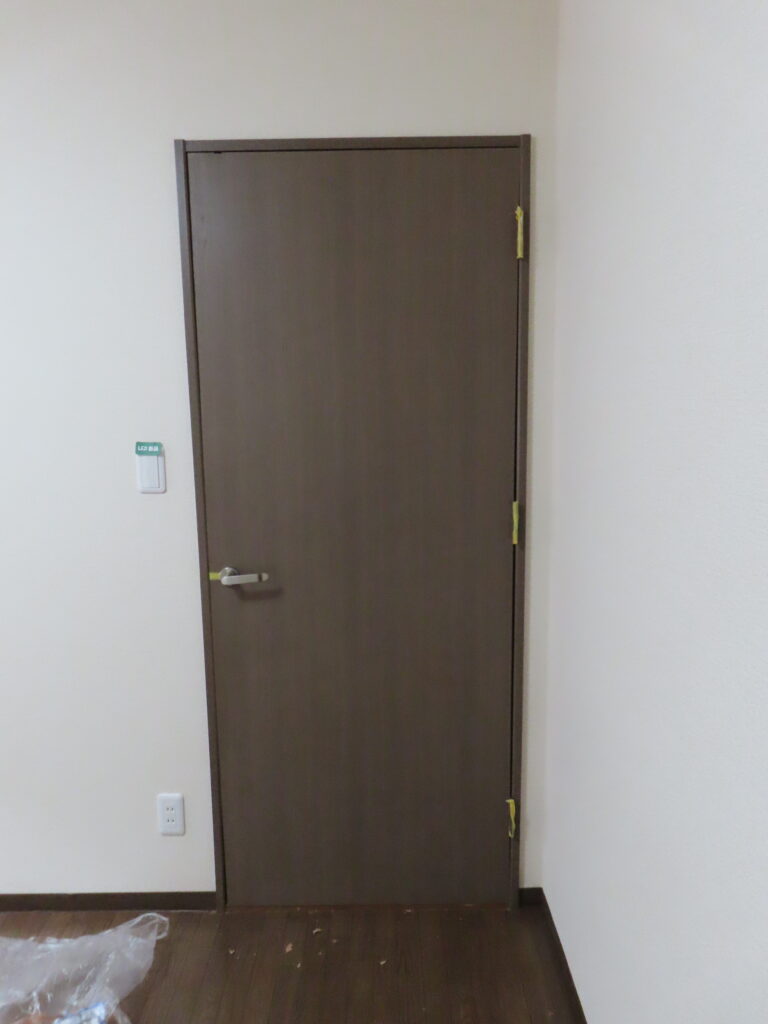 ドア