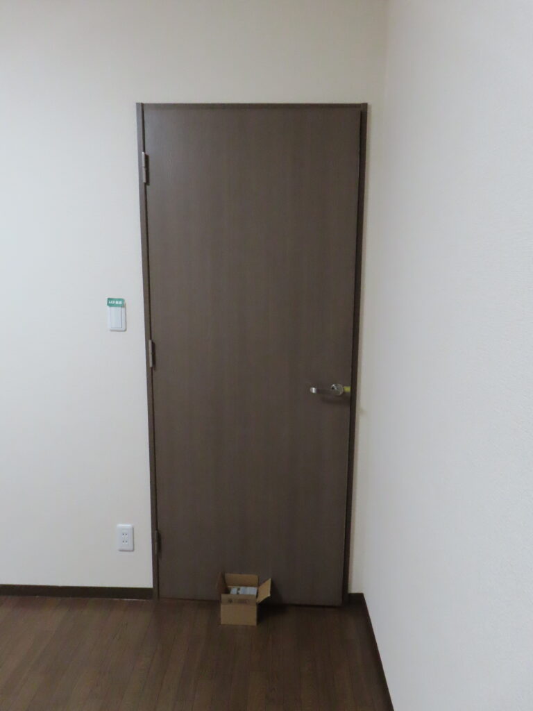 ドア付け替え