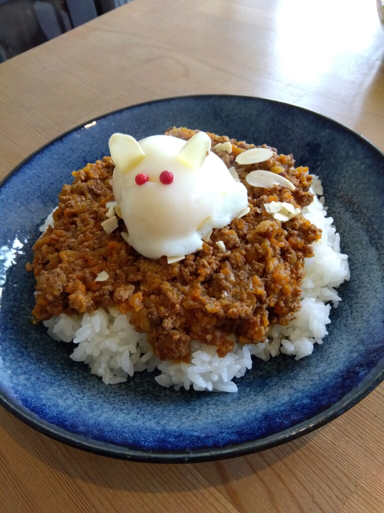 温泉卵付きドライカレー