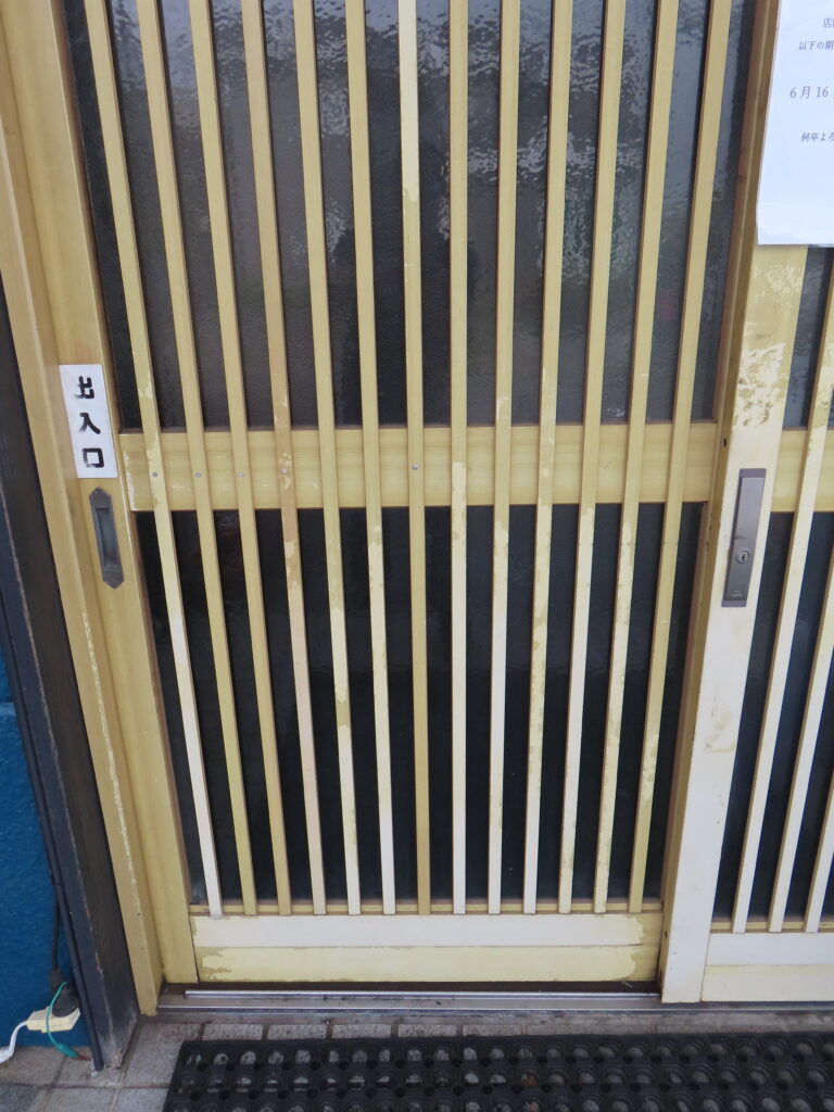 玄関引戸格子ビス留め