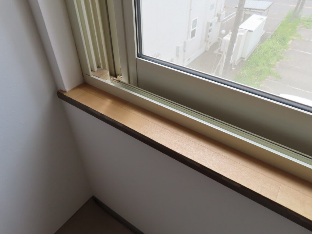 窓枠ＣＦ貼り