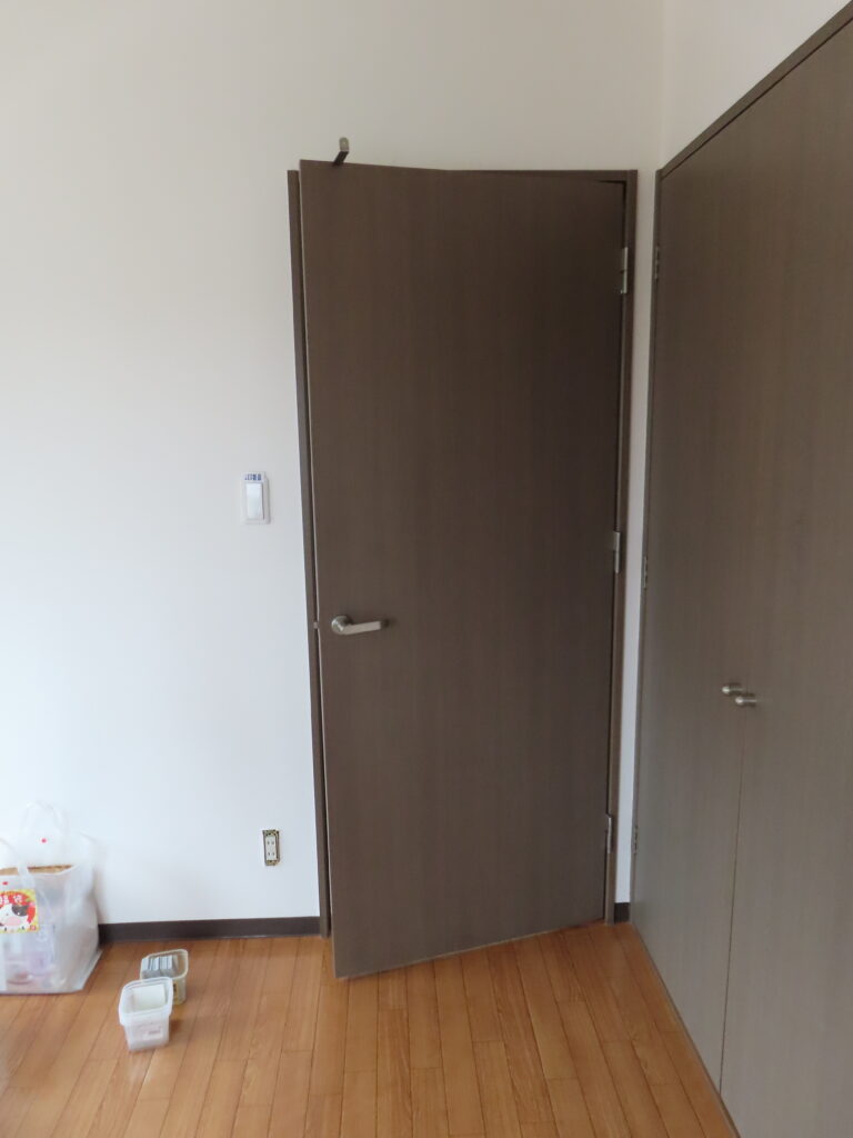 ドア付け替え