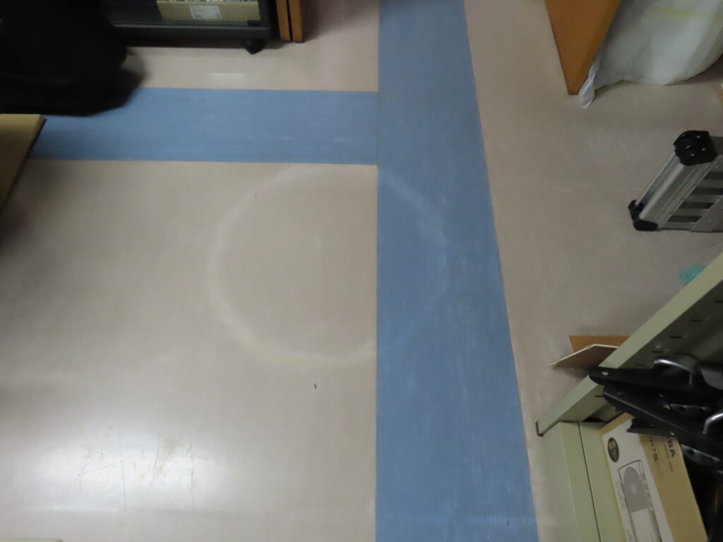 タイヤ跡